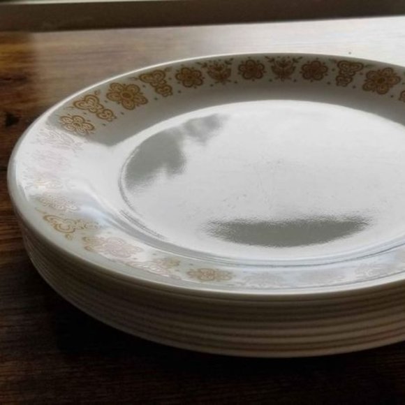 Corelle Butterfly Gold Dinner Plates (9 pcs) - Picture 2 of 6